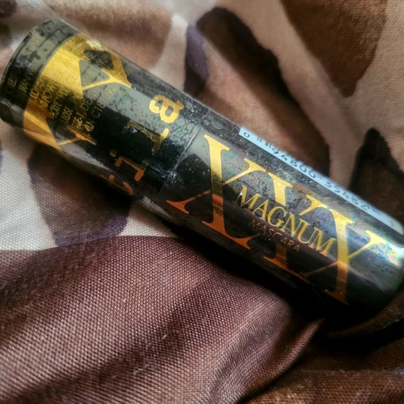 BNIP STILA XXX Magnum Mascara Intense Black 7 ml 0.24 fl oz - Picture 1 of 4